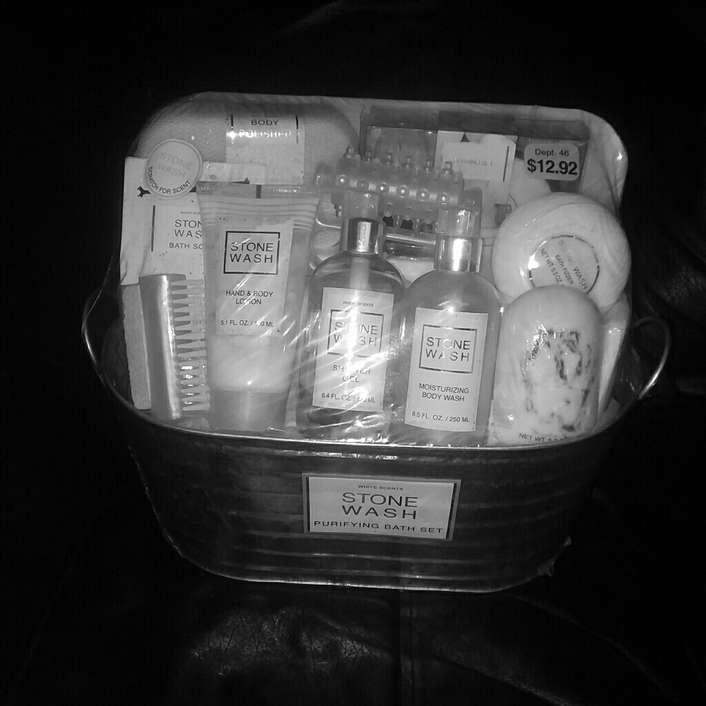 STONE WASH PURIFYING BATH SET IN TIN